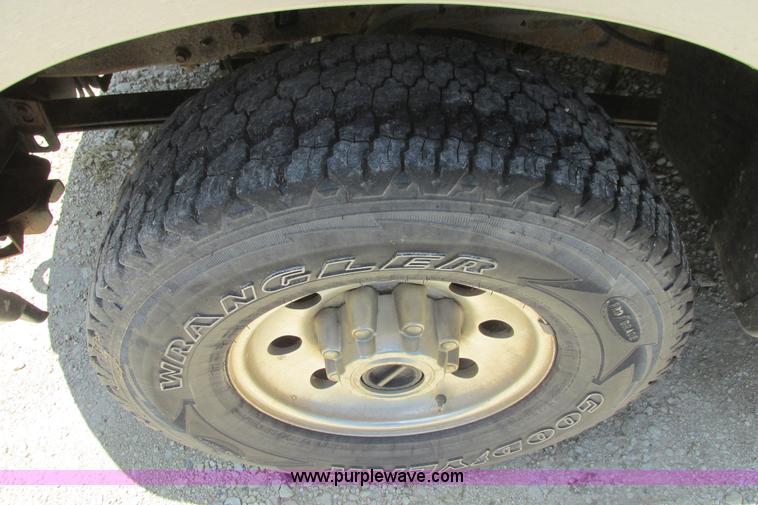 image for item I9543 2002 Ford Excursion XLT SUV