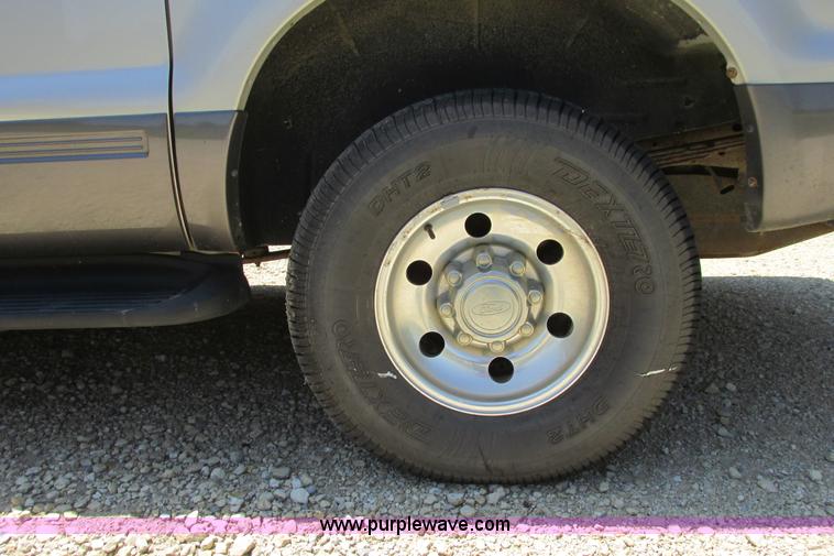 image for item I9543 2002 Ford Excursion XLT SUV