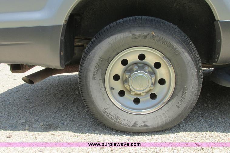 image for item I9543 2002 Ford Excursion XLT SUV