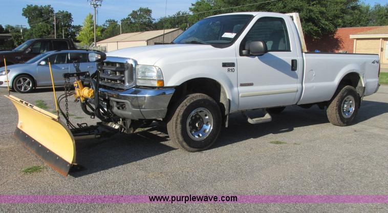 image for item I9544 2003 Ford F250 Super Duty XLT pickup truck