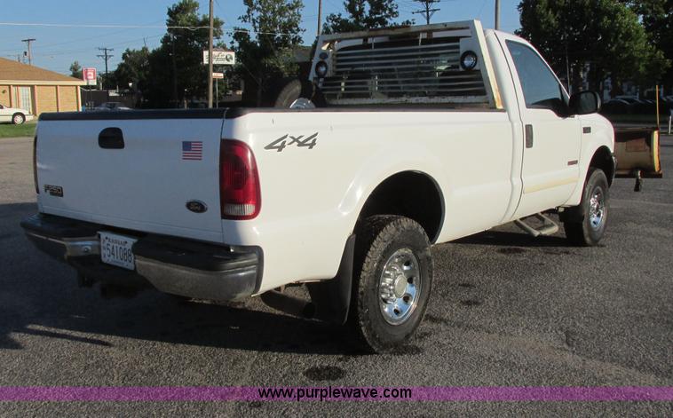 image for item I9544 2003 Ford F250 Super Duty XLT pickup truck