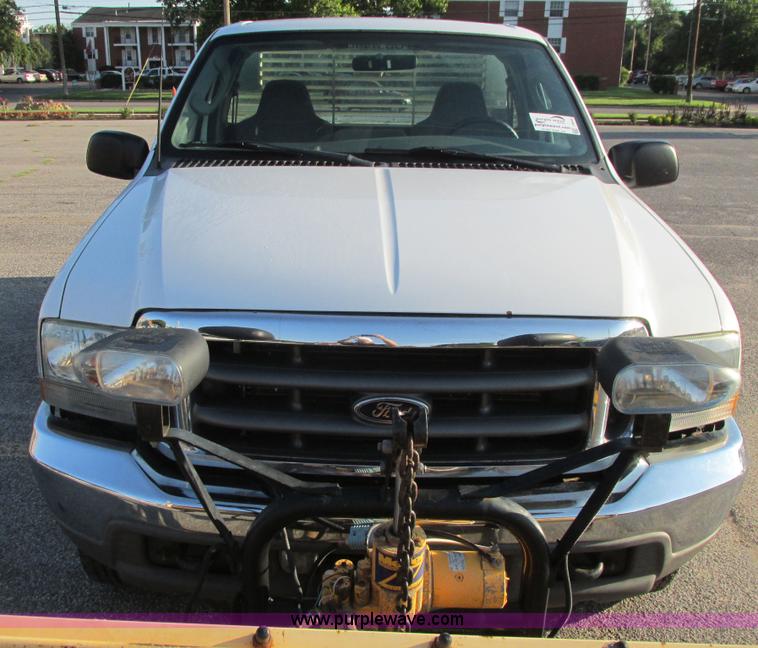 image for item I9544 2003 Ford F250 Super Duty XLT pickup truck