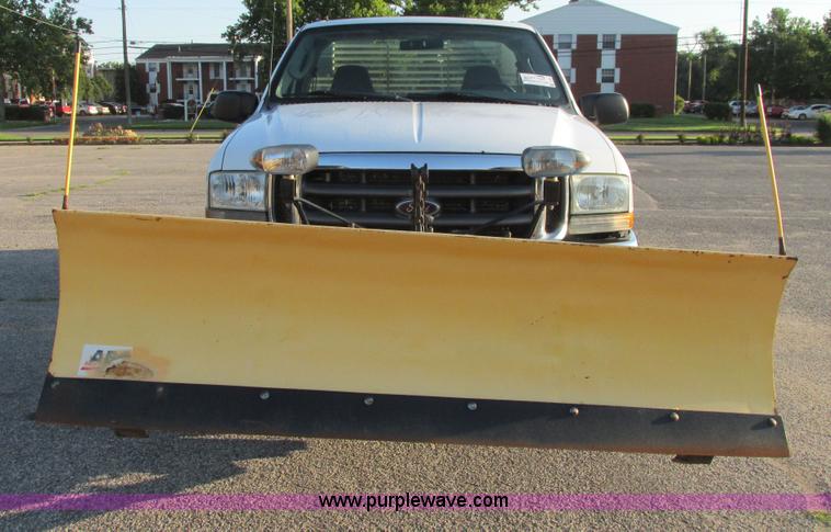 image for item I9544 2003 Ford F250 Super Duty XLT pickup truck