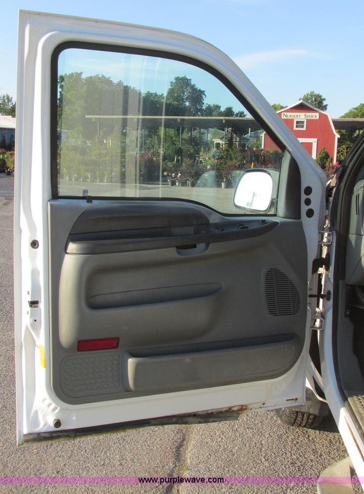 image for item I9544 2003 Ford F250 Super Duty XLT pickup truck