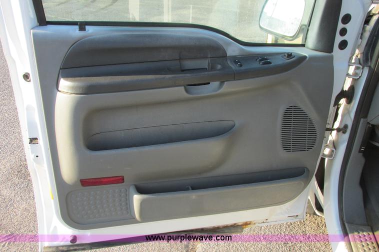 image for item I9544 2003 Ford F250 Super Duty XLT pickup truck