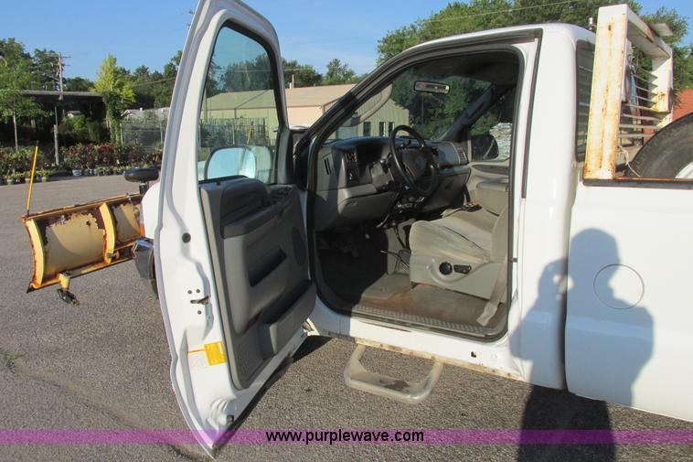 image for item I9544 2003 Ford F250 Super Duty XLT pickup truck