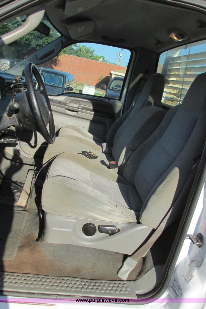 image for item I9544 2003 Ford F250 Super Duty XLT pickup truck