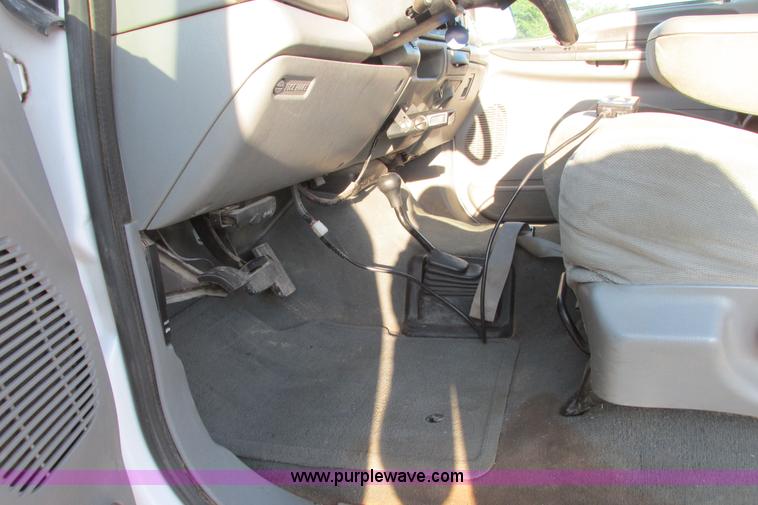 image for item I9544 2003 Ford F250 Super Duty XLT pickup truck