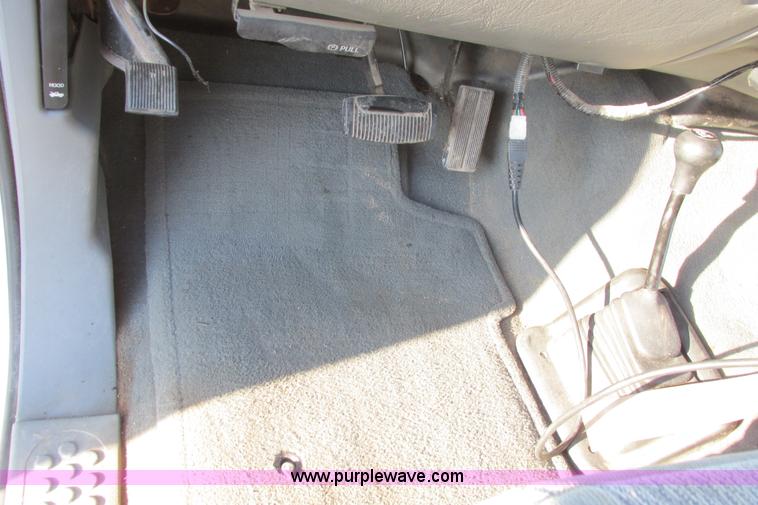 image for item I9544 2003 Ford F250 Super Duty XLT pickup truck