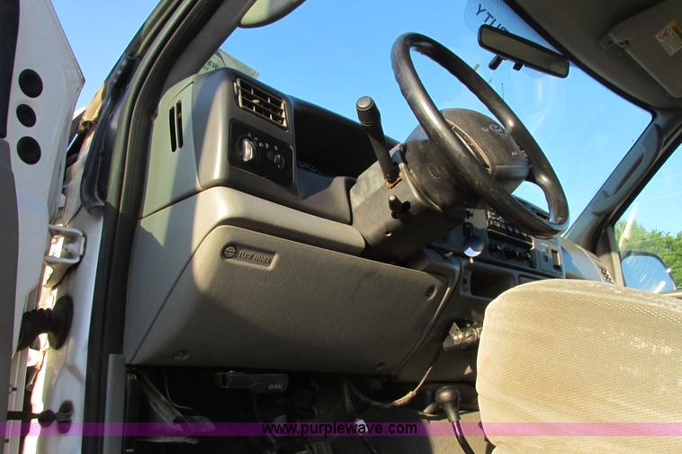 image for item I9544 2003 Ford F250 Super Duty XLT pickup truck