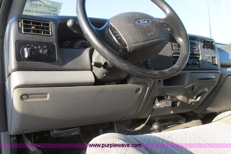 image for item I9544 2003 Ford F250 Super Duty XLT pickup truck