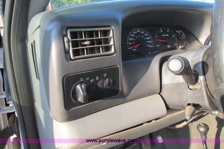 image for item I9544 2003 Ford F250 Super Duty XLT pickup truck