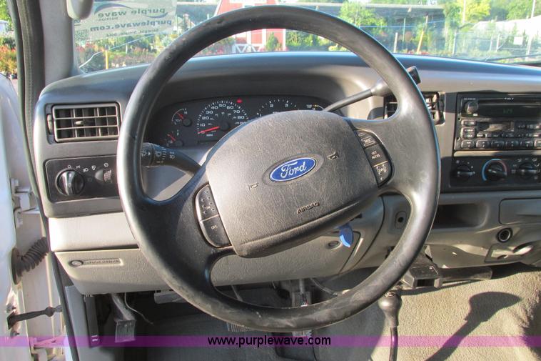 image for item I9544 2003 Ford F250 Super Duty XLT pickup truck