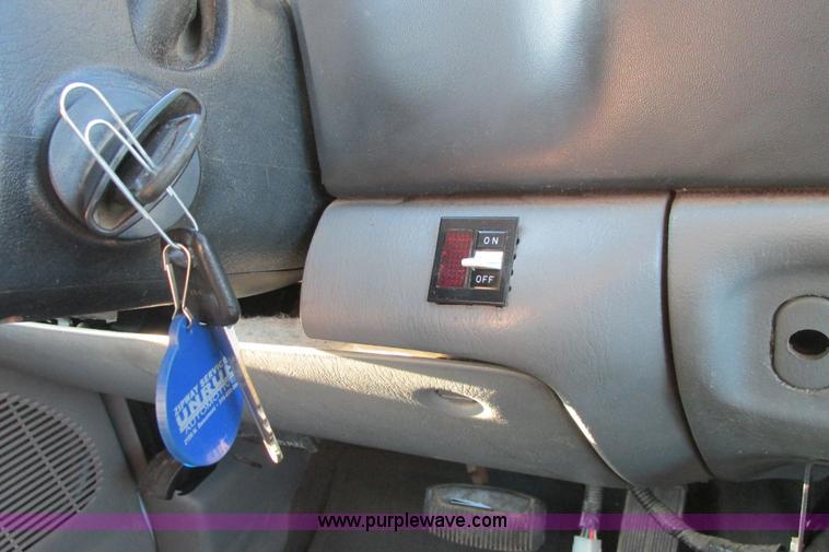 image for item I9544 2003 Ford F250 Super Duty XLT pickup truck