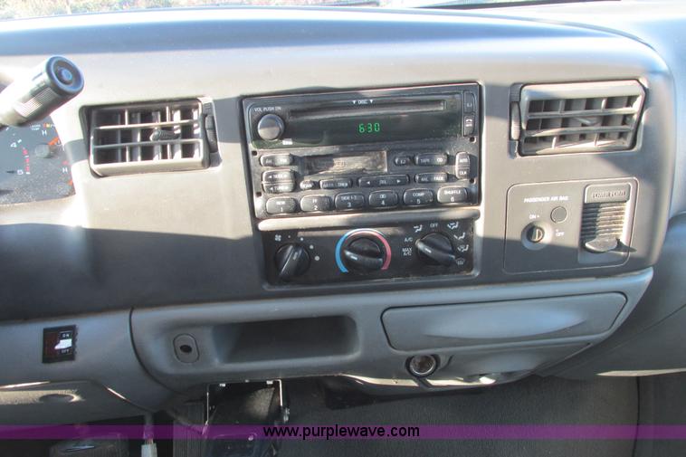 image for item I9544 2003 Ford F250 Super Duty XLT pickup truck