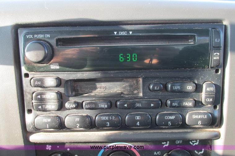 image for item I9544 2003 Ford F250 Super Duty XLT pickup truck