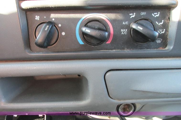 image for item I9544 2003 Ford F250 Super Duty XLT pickup truck