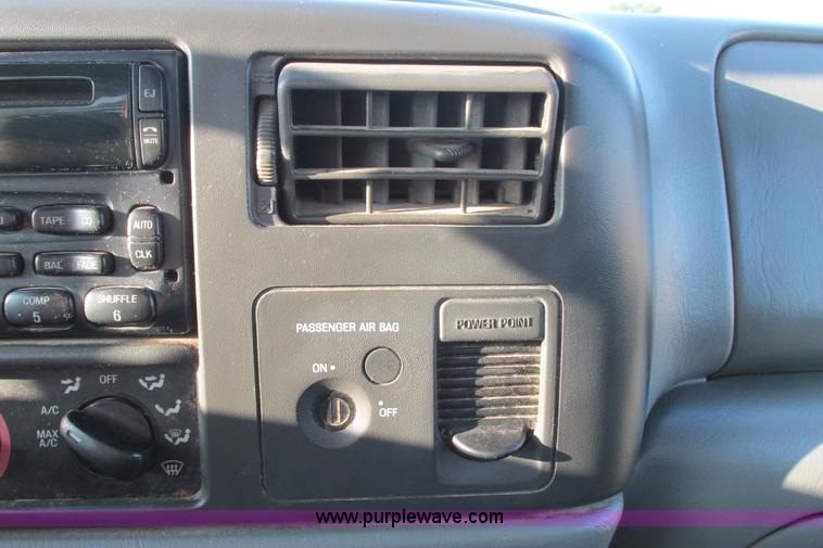 image for item I9544 2003 Ford F250 Super Duty XLT pickup truck