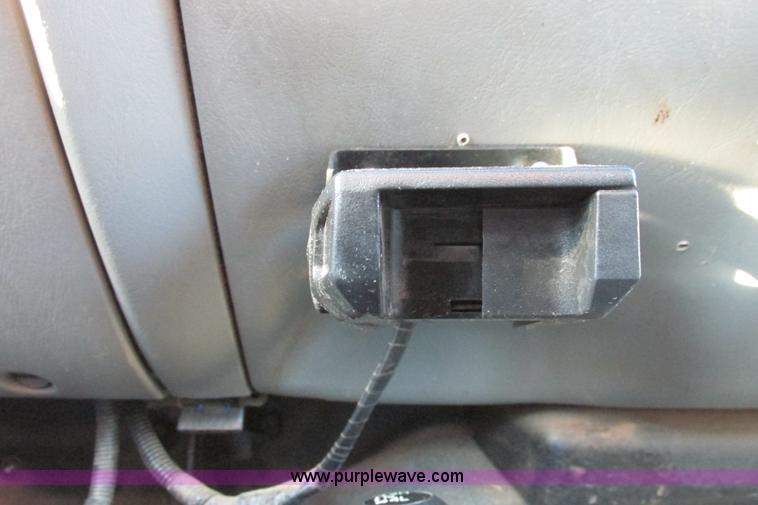 image for item I9544 2003 Ford F250 Super Duty XLT pickup truck