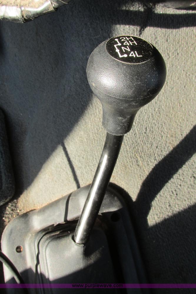 image for item I9544 2003 Ford F250 Super Duty XLT pickup truck