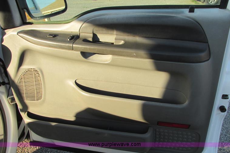 image for item I9544 2003 Ford F250 Super Duty XLT pickup truck