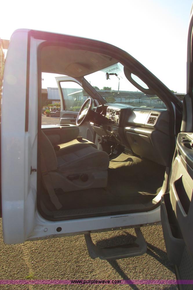 image for item I9544 2003 Ford F250 Super Duty XLT pickup truck