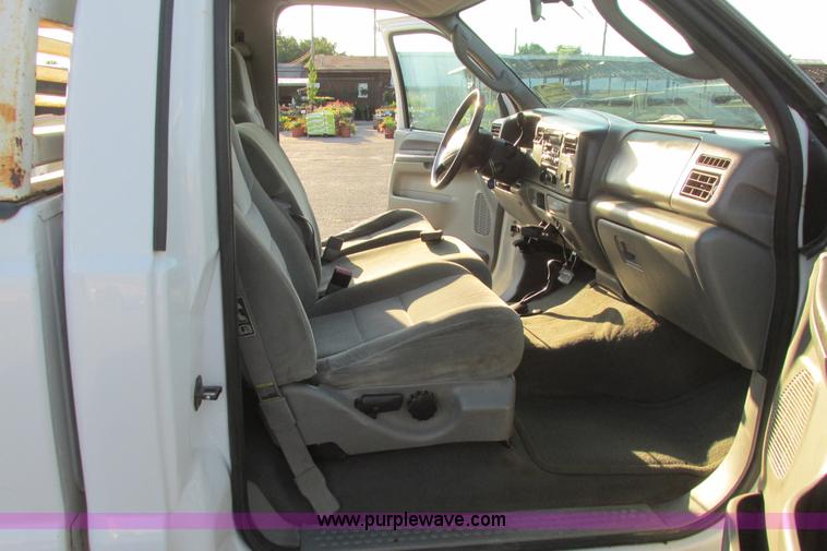 image for item I9544 2003 Ford F250 Super Duty XLT pickup truck