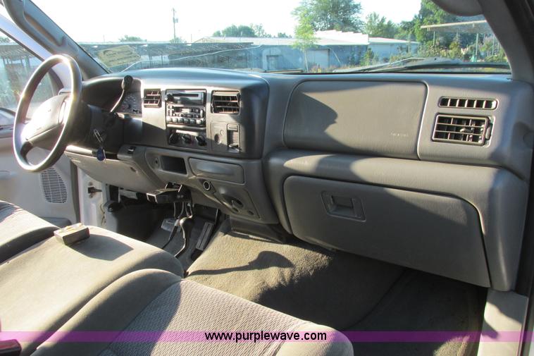 image for item I9544 2003 Ford F250 Super Duty XLT pickup truck