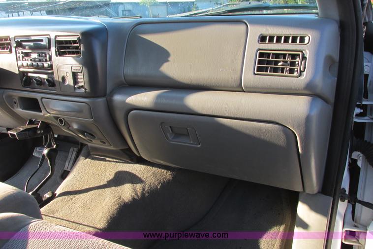 image for item I9544 2003 Ford F250 Super Duty XLT pickup truck