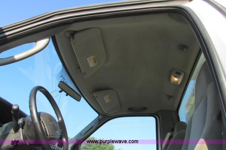 image for item I9544 2003 Ford F250 Super Duty XLT pickup truck