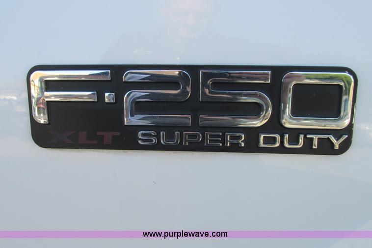 image for item I9544 2003 Ford F250 Super Duty XLT pickup truck