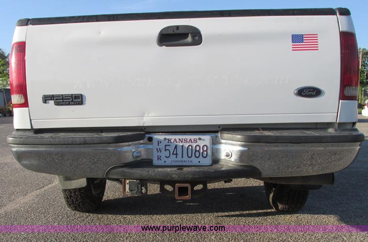 image for item I9544 2003 Ford F250 Super Duty XLT pickup truck