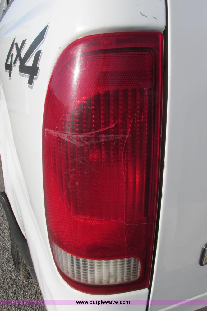 image for item I9544 2003 Ford F250 Super Duty XLT pickup truck