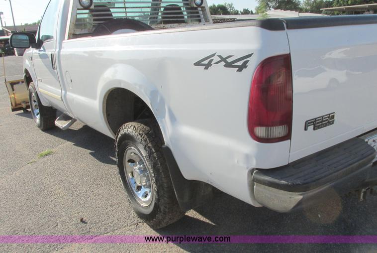 image for item I9544 2003 Ford F250 Super Duty XLT pickup truck