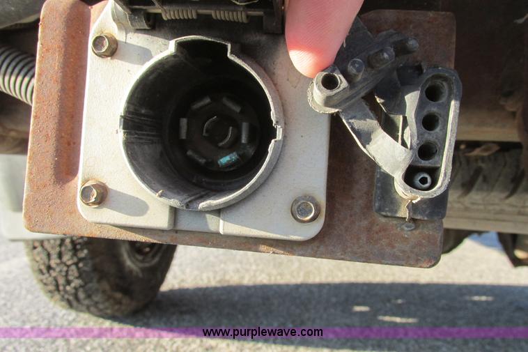 image for item I9544 2003 Ford F250 Super Duty XLT pickup truck