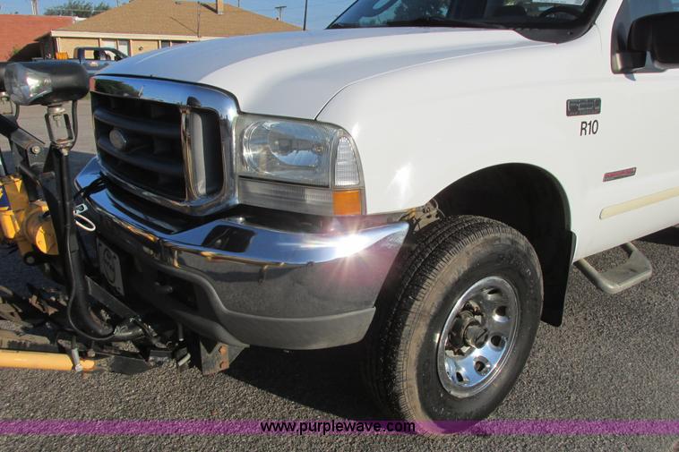 image for item I9544 2003 Ford F250 Super Duty XLT pickup truck