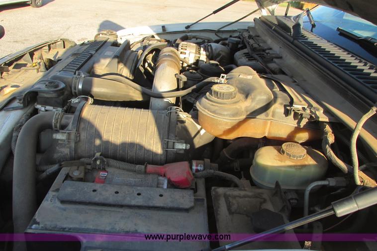 image for item I9544 2003 Ford F250 Super Duty XLT pickup truck