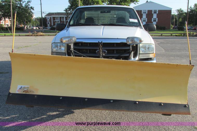 image for item I9544 2003 Ford F250 Super Duty XLT pickup truck