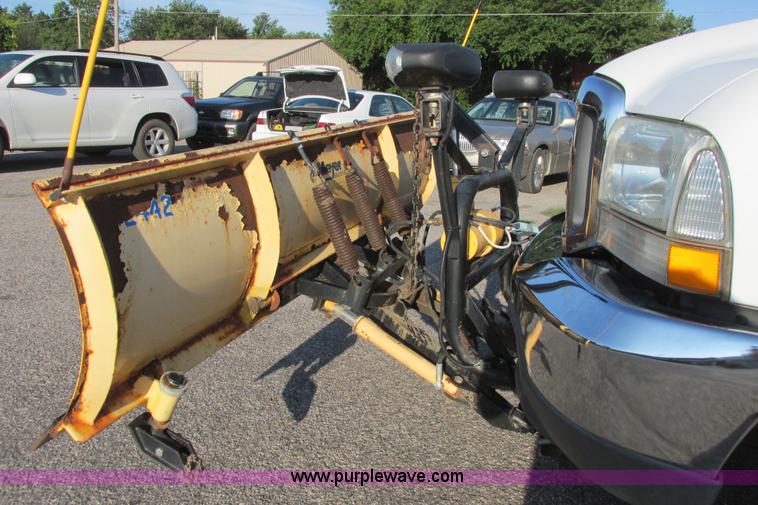 image for item I9544 2003 Ford F250 Super Duty XLT pickup truck