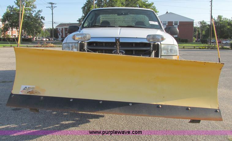 image for item I9544 2003 Ford F250 Super Duty XLT pickup truck