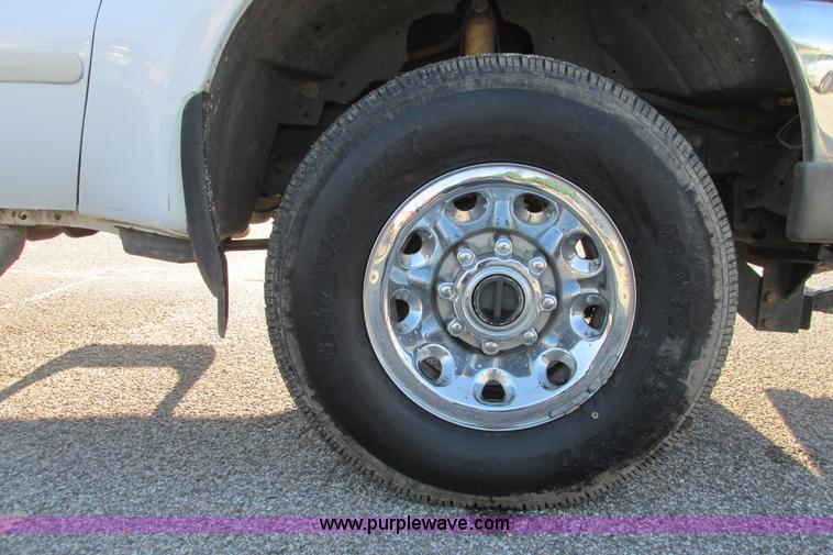 image for item I9544 2003 Ford F250 Super Duty XLT pickup truck