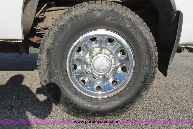 image for item I9544 2003 Ford F250 Super Duty XLT pickup truck