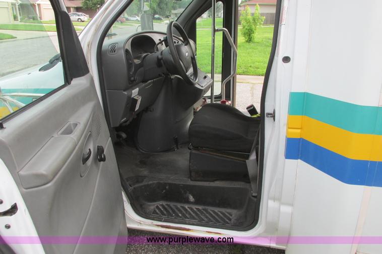 image for item I9547 2003 Ford E450 transit bus