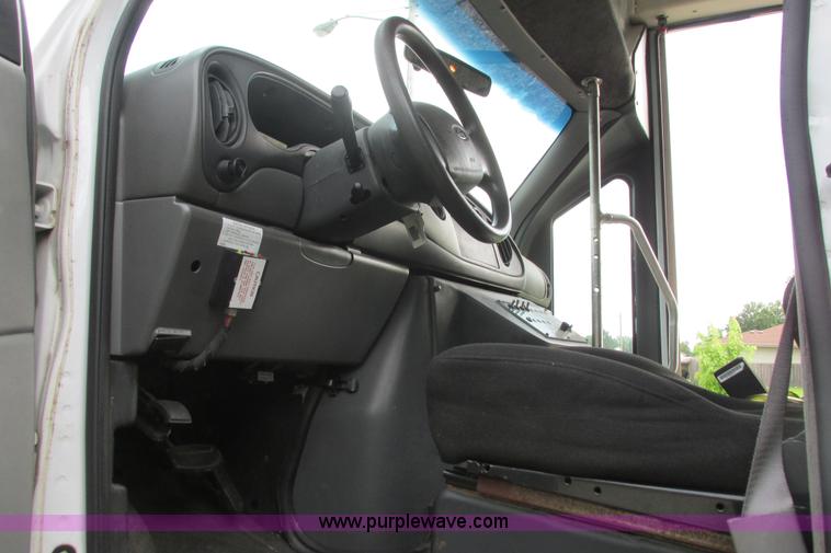image for item I9547 2003 Ford E450 transit bus
