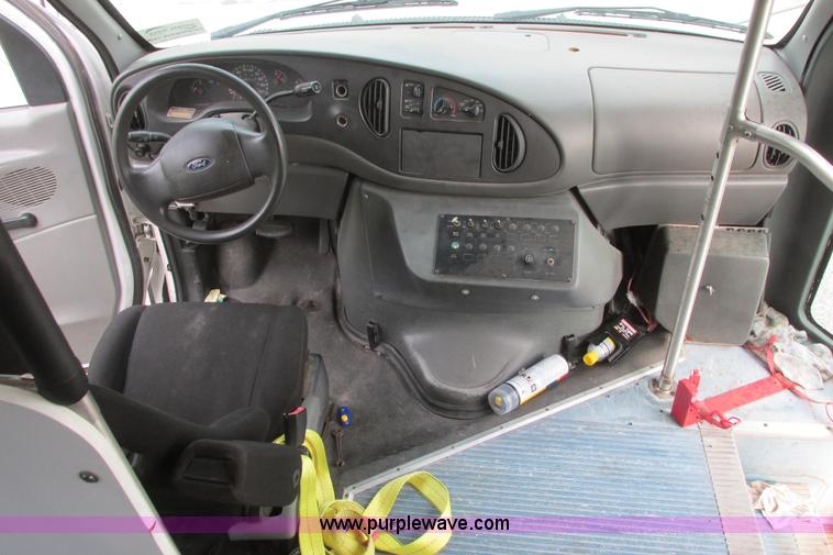 image for item I9547 2003 Ford E450 transit bus