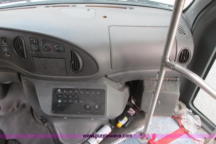 image for item I9547 2003 Ford E450 transit bus