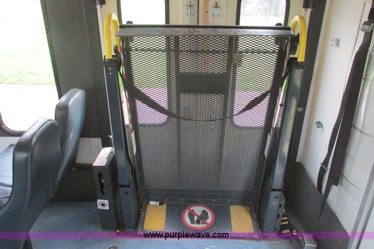 image for item I9547 2003 Ford E450 transit bus