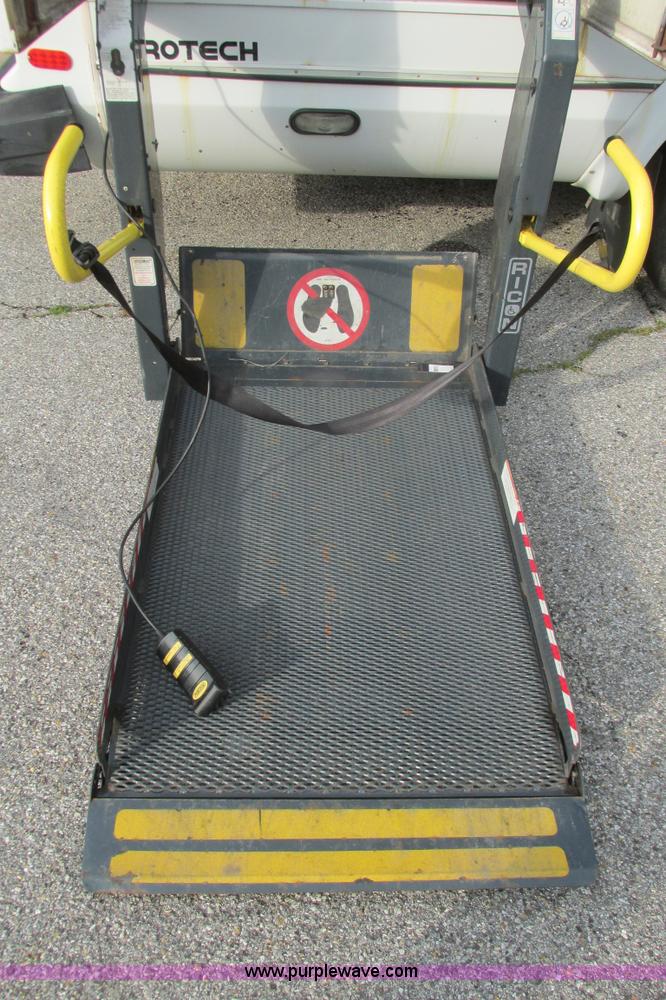 image for item I9547 2003 Ford E450 transit bus