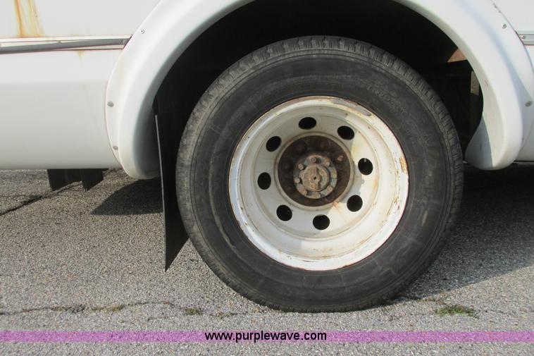 image for item I9547 2003 Ford E450 transit bus