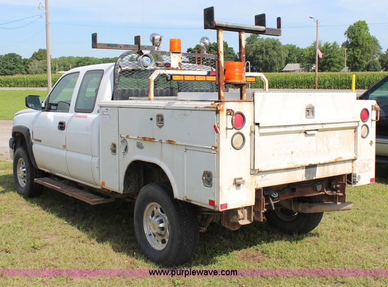 image for item J1101 2005 Chevrolet Silverado 2500HD Ext. Cab utility truck